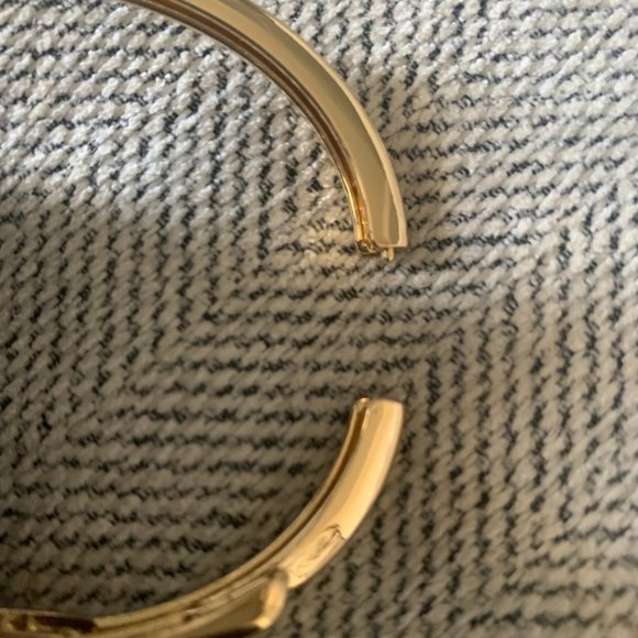 Gold -tone knot Bangle bracelet/ BEST OFFER EXCEPTED - Picture 8 of 8